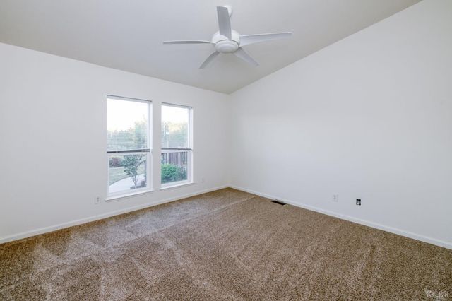 8646 Cairo, Laton, CA 93242