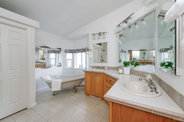 8646 Cairo, Laton, CA 93242
