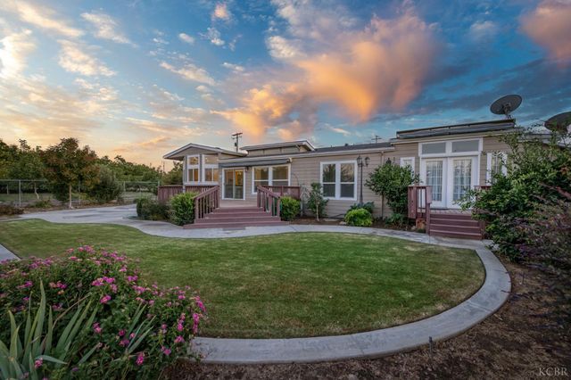 8646 Cairo, Laton, CA 93242