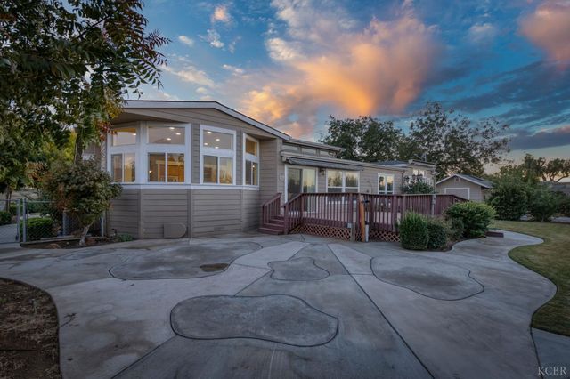8646 Cairo, Laton, CA 93242