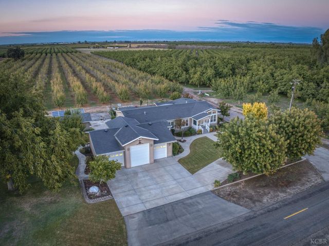8646 Cairo, Laton, CA 93242