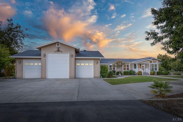 8646 Cairo, Laton, CA 93242
