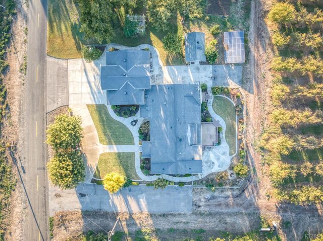 8646 Cairo, Laton, CA 93242