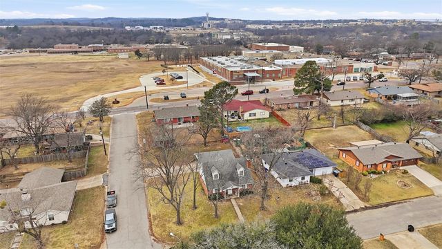 231 Ross Avenue, Denison, TX 75020