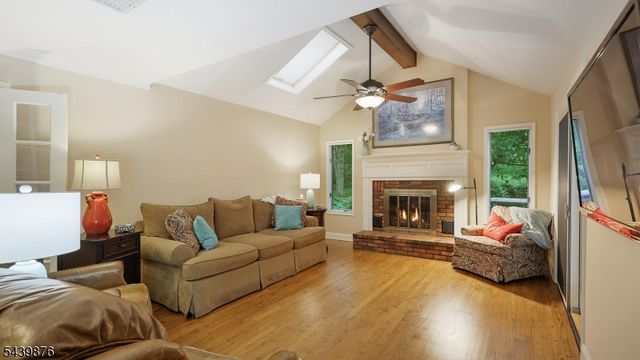 18 Glen Ridge Dr, Washington Twp., NJ 07853