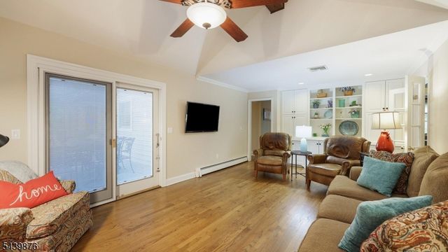 18 Glen Ridge Dr, Washington Twp., NJ 07853