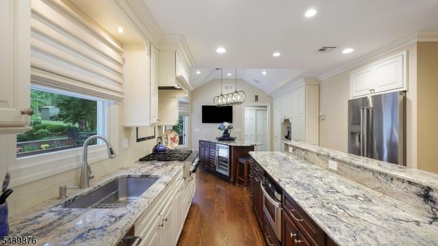 18 Glen Ridge Dr, Washington Twp., NJ 07853