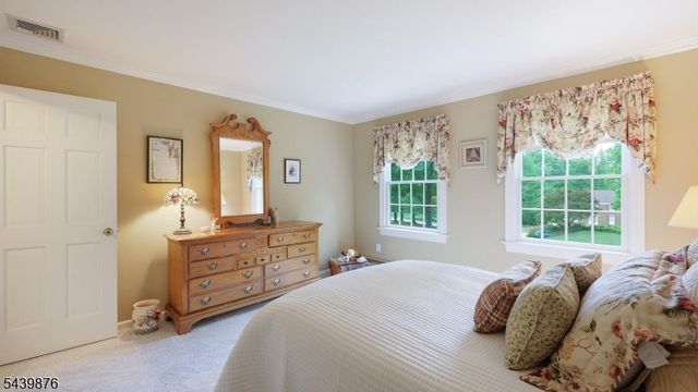 18 Glen Ridge Dr, Washington Twp., NJ 07853