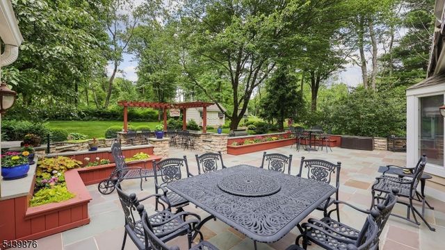 18 Glen Ridge Dr, Washington Twp., NJ 07853