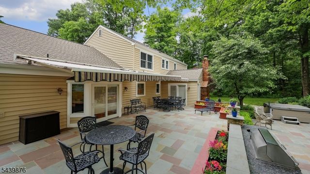 18 Glen Ridge Dr, Washington Twp., NJ 07853