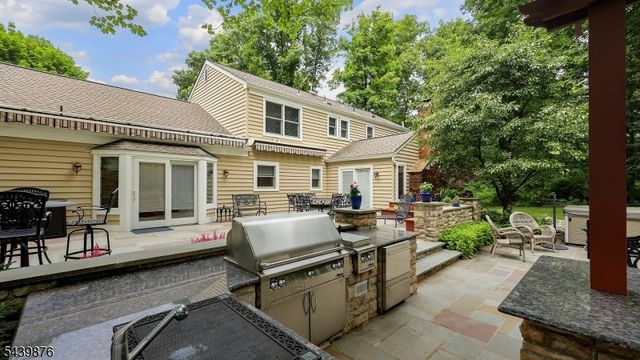 18 Glen Ridge Dr, Washington Twp., NJ 07853