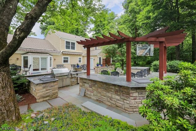 18 Glen Ridge Dr, Washington Twp., NJ 07853
