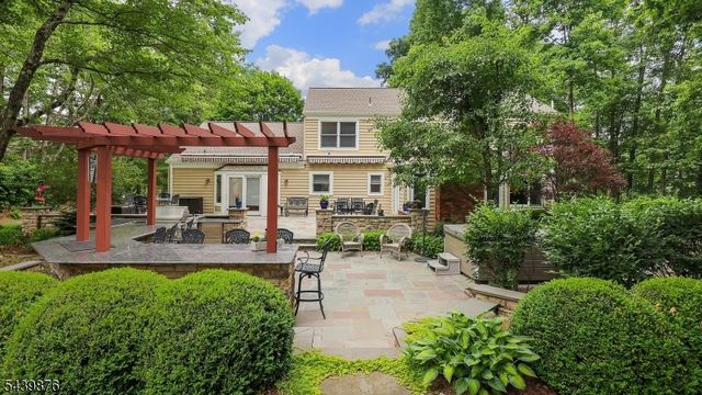 18 Glen Ridge Dr, Washington Twp., NJ 07853