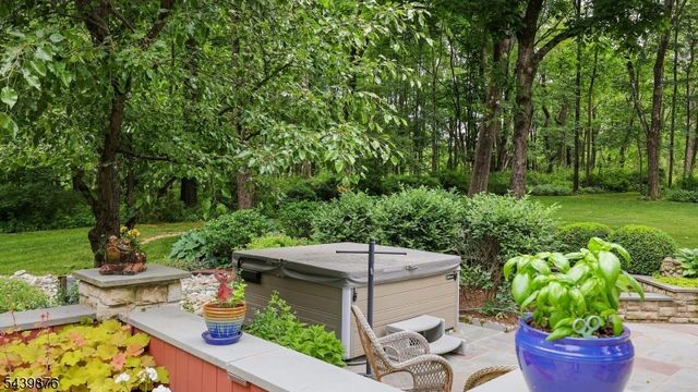 18 Glen Ridge Dr, Washington Twp., NJ 07853