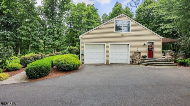 18 Glen Ridge Dr, Washington Twp., NJ 07853