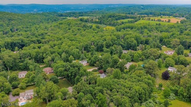18 Glen Ridge Dr, Washington Twp., NJ 07853