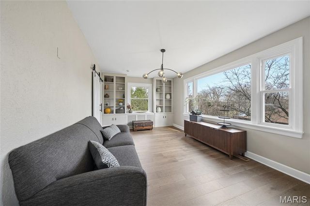 10235 Thorpe Avenue, Overland, MO 63114