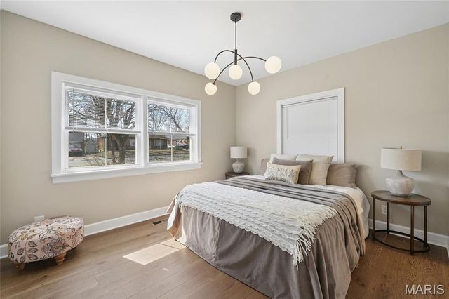 10235 Thorpe Avenue, Overland, MO 63114