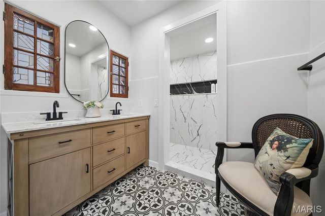 10235 Thorpe Avenue, Overland, MO 63114