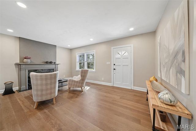 10235 Thorpe Avenue, Overland, MO 63114