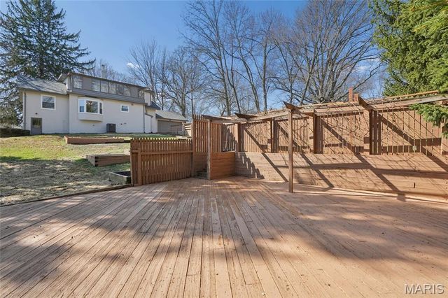 10235 Thorpe Avenue, Overland, MO 63114