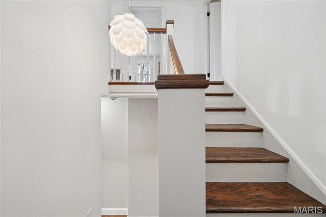 10235 Thorpe Avenue, Overland, MO 63114