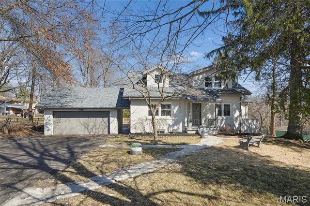 10235 Thorpe Avenue, Overland, MO 63114