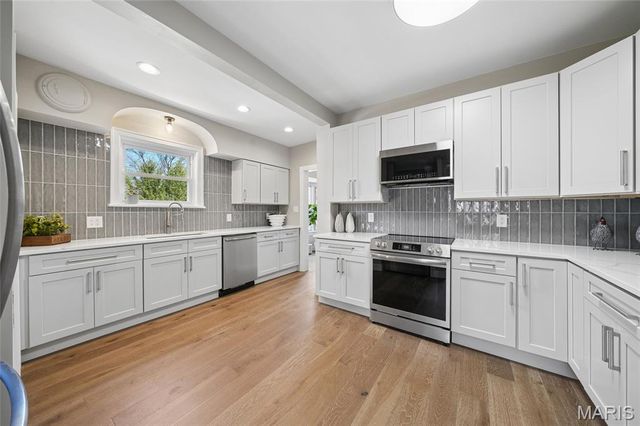 10235 Thorpe Avenue, Overland, MO 63114