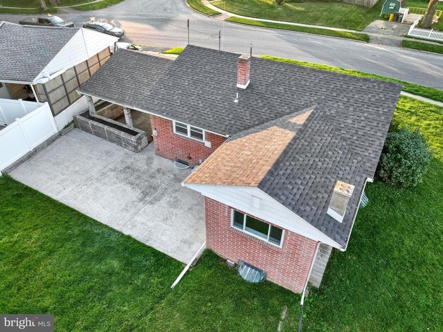 5 WILLIAM PENN DR, Camp Hill, PA 17011