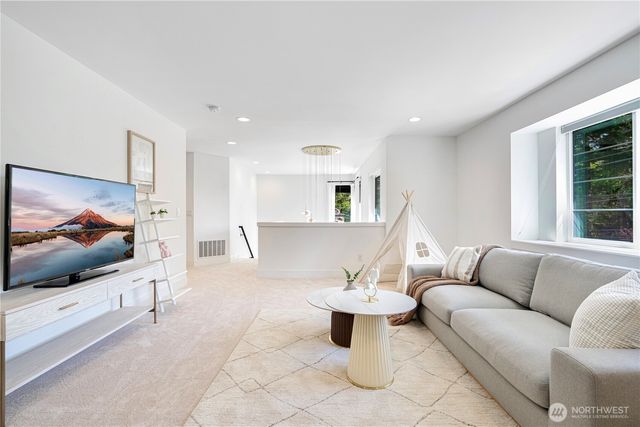 9417 132nd AVE NE, Kirkland, WA 98033