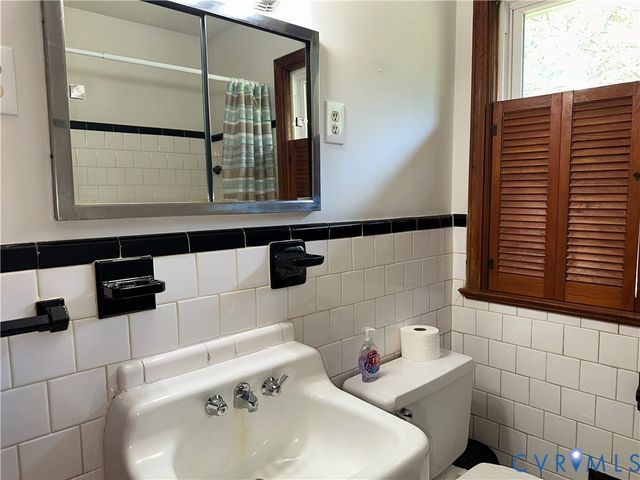 906 Andros Rd, Richmond, VA 23225