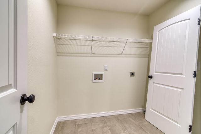 915 S Silverwood Lane, Nixa, MO 65714