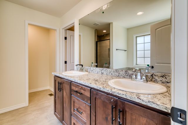 915 S Silverwood Lane, Nixa, MO 65714