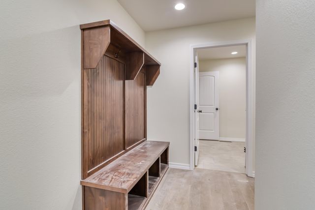 915 S Silverwood Lane, Nixa, MO 65714