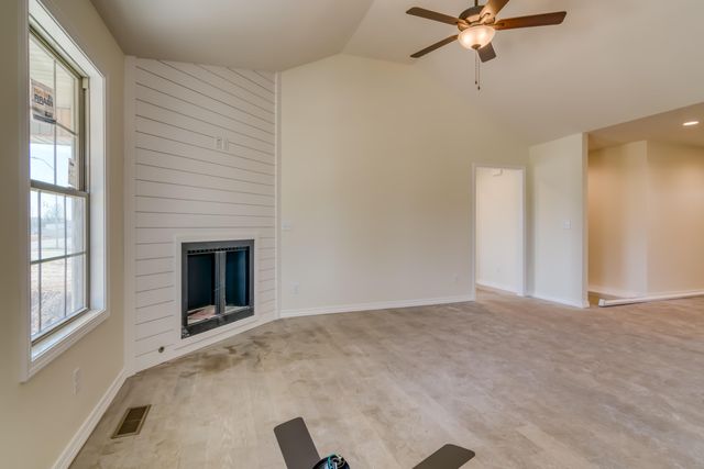 915 S Silverwood Lane, Nixa, MO 65714