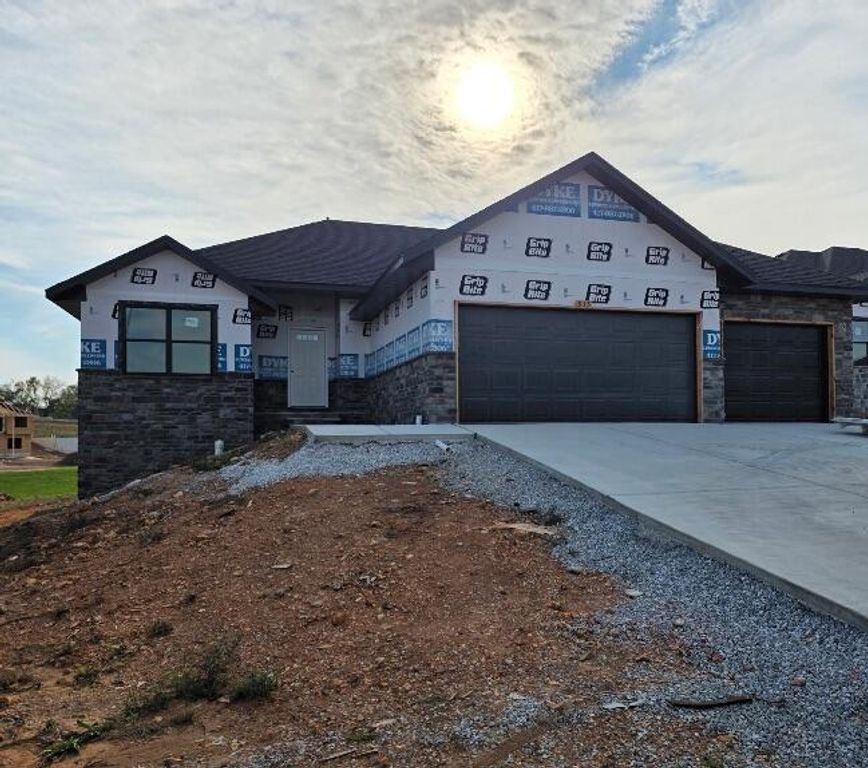 915 S Silverwood Lane, Nixa, MO 65714