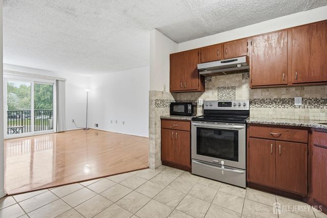 334 Lancaster Court, Piscataway, NJ 08854