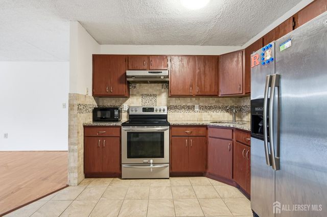 334 Lancaster Court, Piscataway, NJ 08854