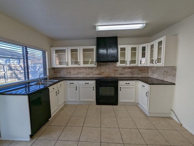 5116 Shannon Drive, The Colony, TX 75056