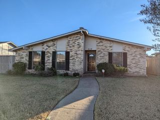 5116 Shannon Drive, The Colony, TX 75056