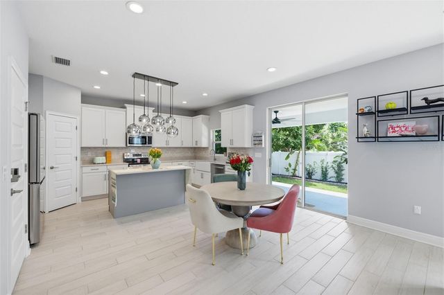 2422 W CARMEN STREET, Tampa, FL 33609