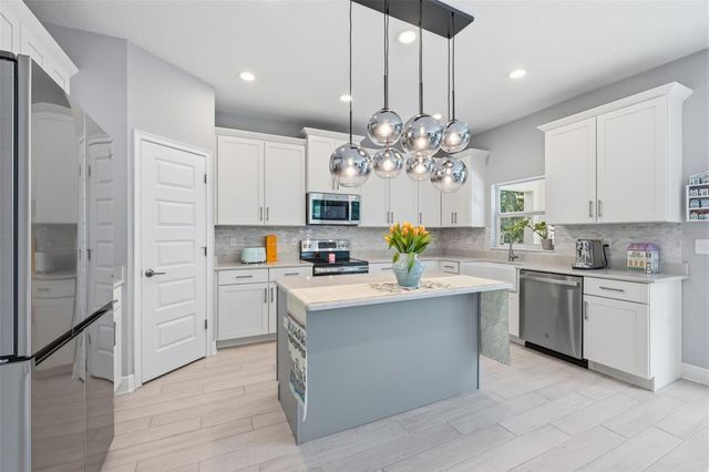 2422 W CARMEN STREET, Tampa, FL 33609