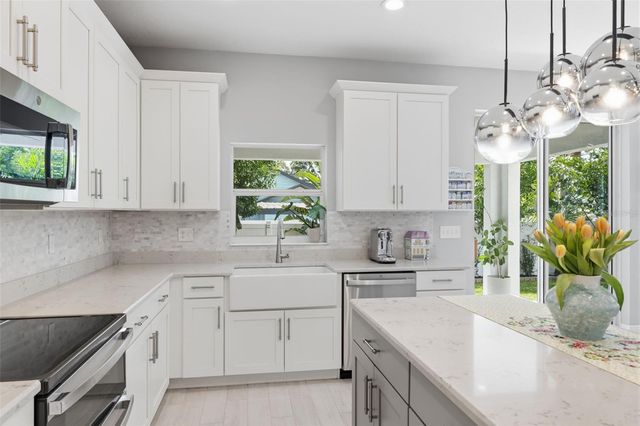 2422 W CARMEN STREET, Tampa, FL 33609