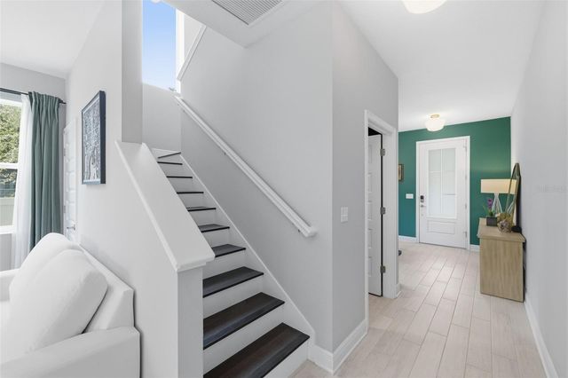 2422 W CARMEN STREET, Tampa, FL 33609
