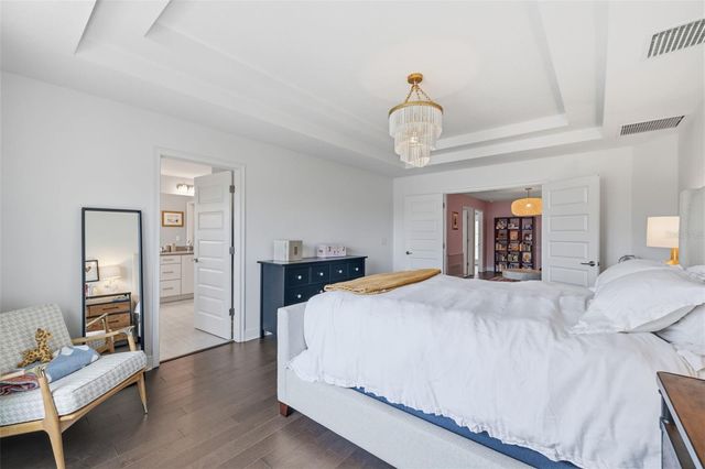 2422 W CARMEN STREET, Tampa, FL 33609