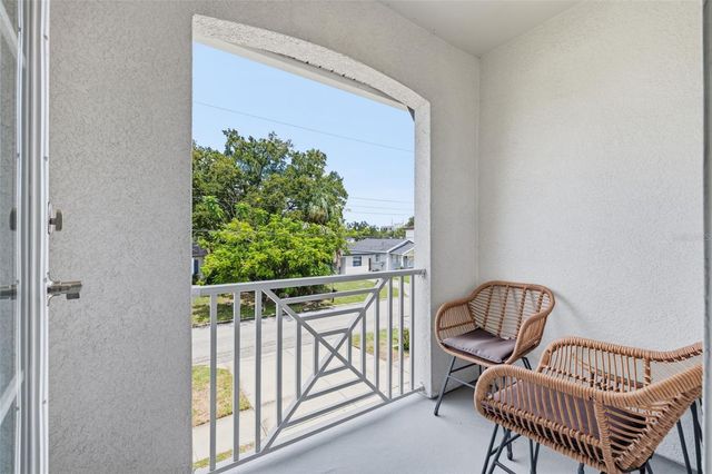2422 W CARMEN STREET, Tampa, FL 33609