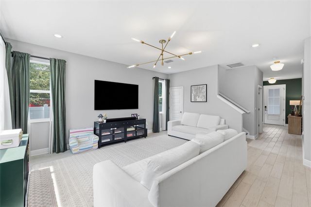 2422 W CARMEN STREET, Tampa, FL 33609