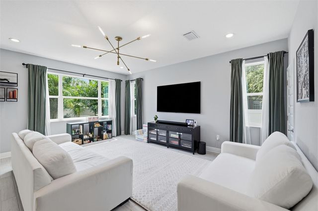 2422 W CARMEN STREET, Tampa, FL 33609