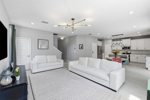 2422 W CARMEN STREET, Tampa, FL 33609