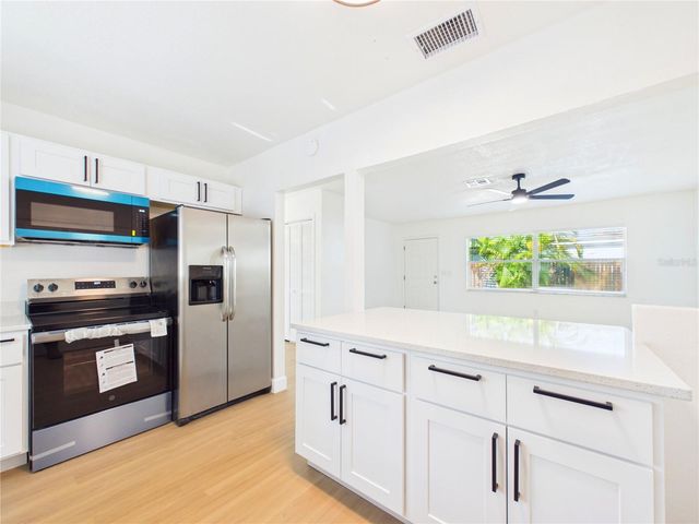 404 6TH AVENUE NW, Largo, FL 33770